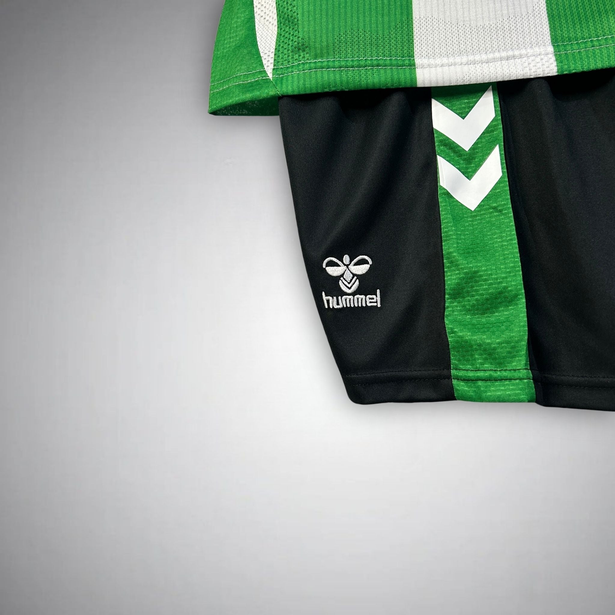 Camiseta local infantil del Real Betis 2026