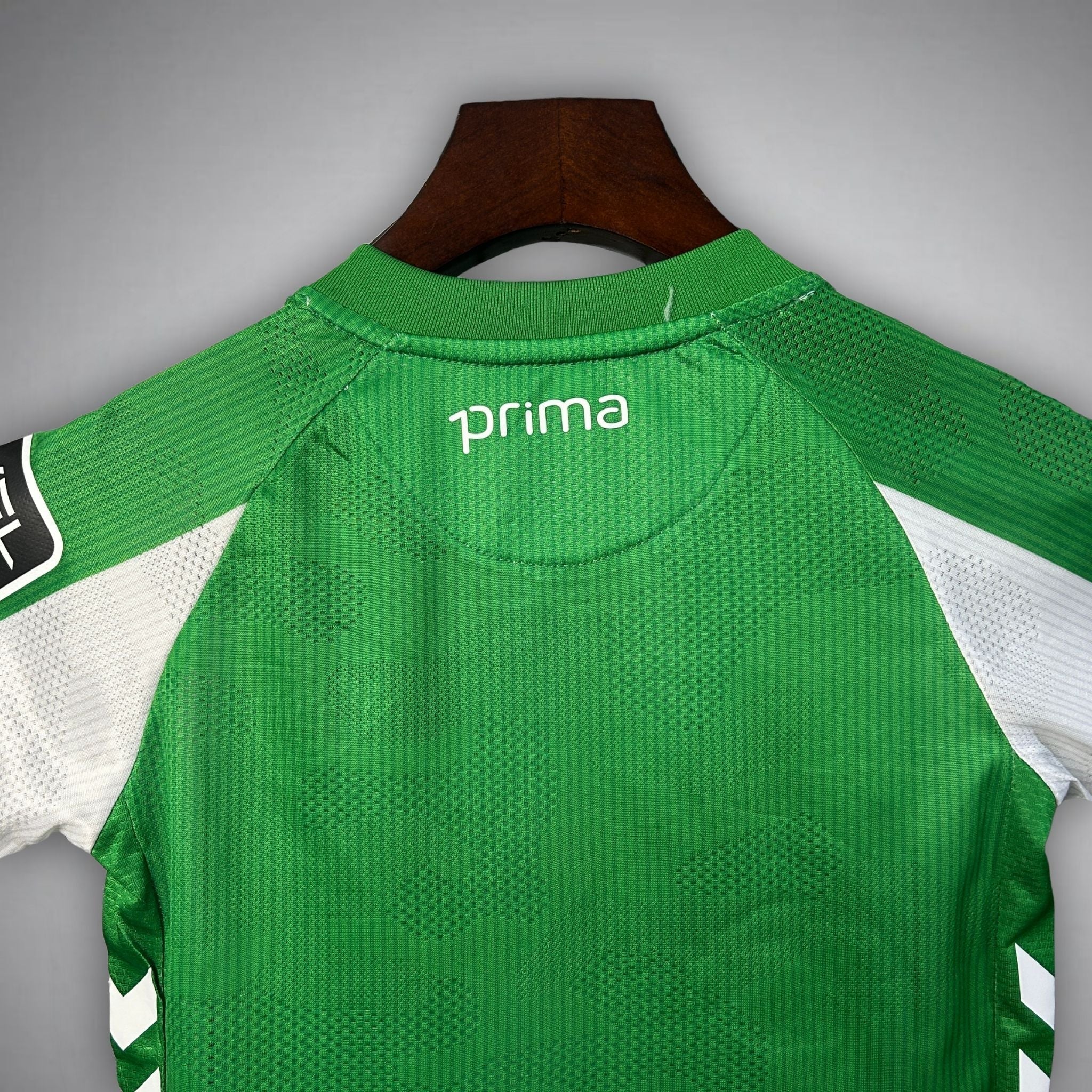 Camiseta local infantil del Real Betis 2026