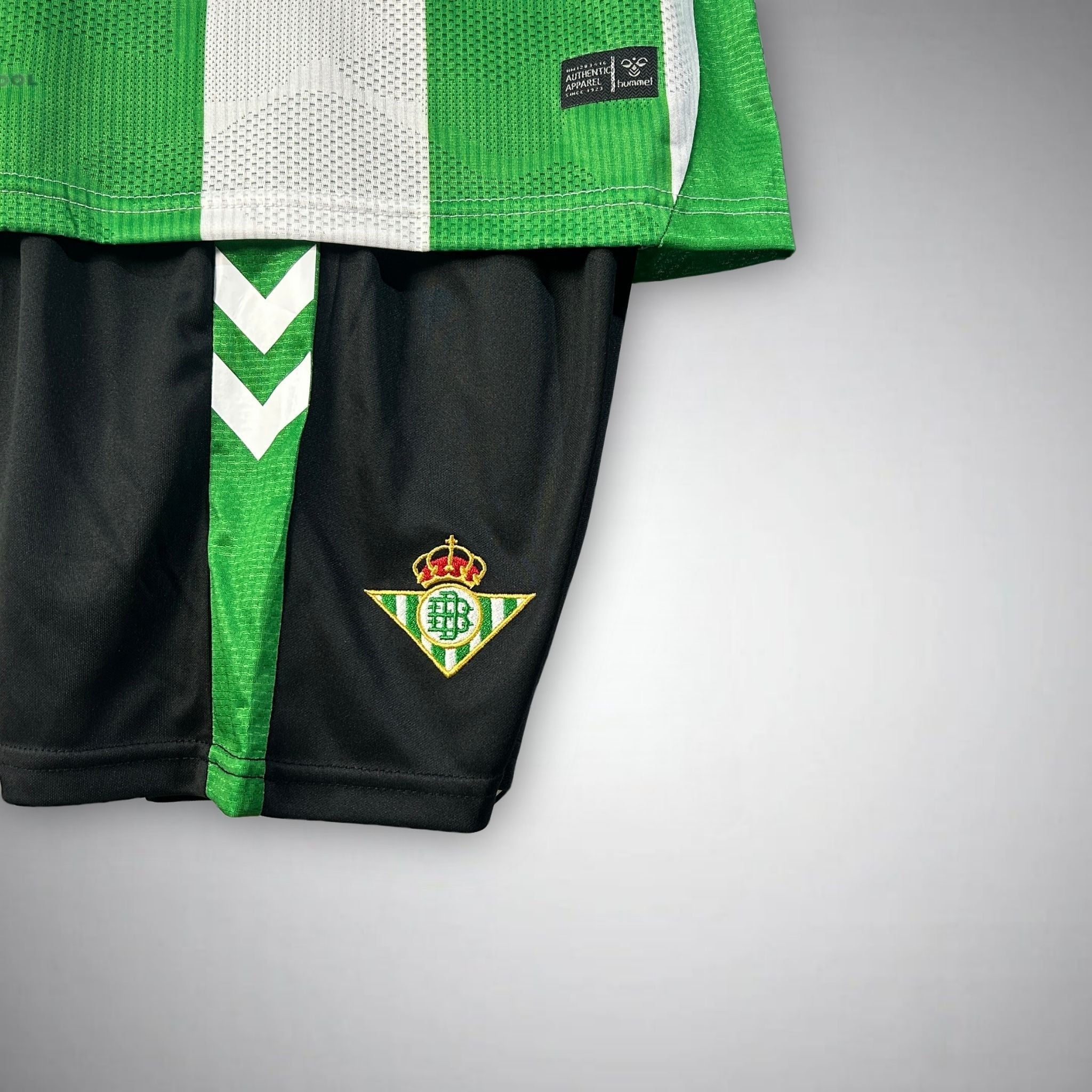 Camiseta local infantil del Real Betis 2026