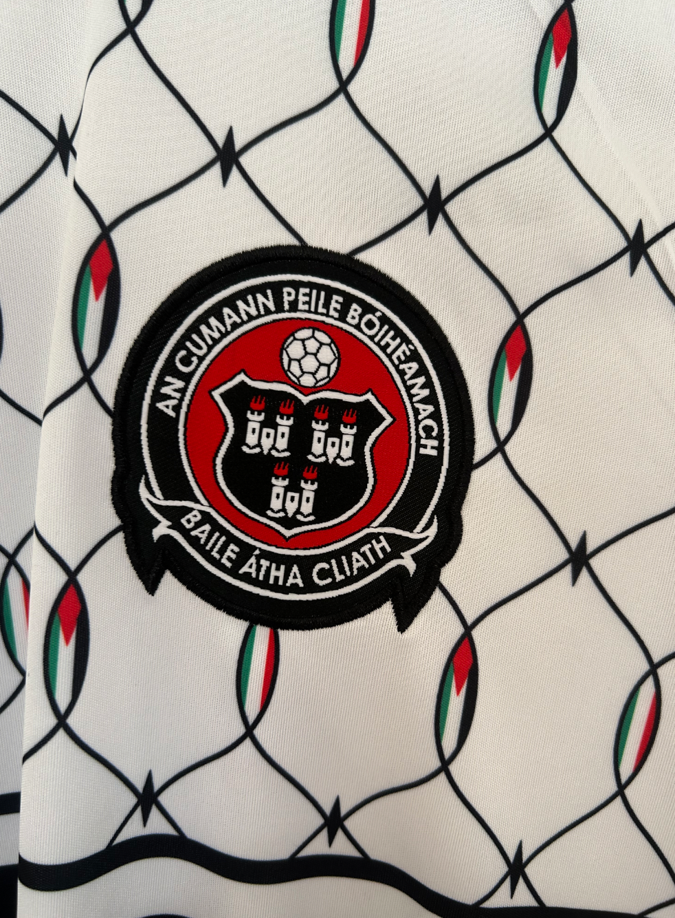 Maillot extérieur Bohemian FC x Kneecap 2026 – Édition Soutien Palestine