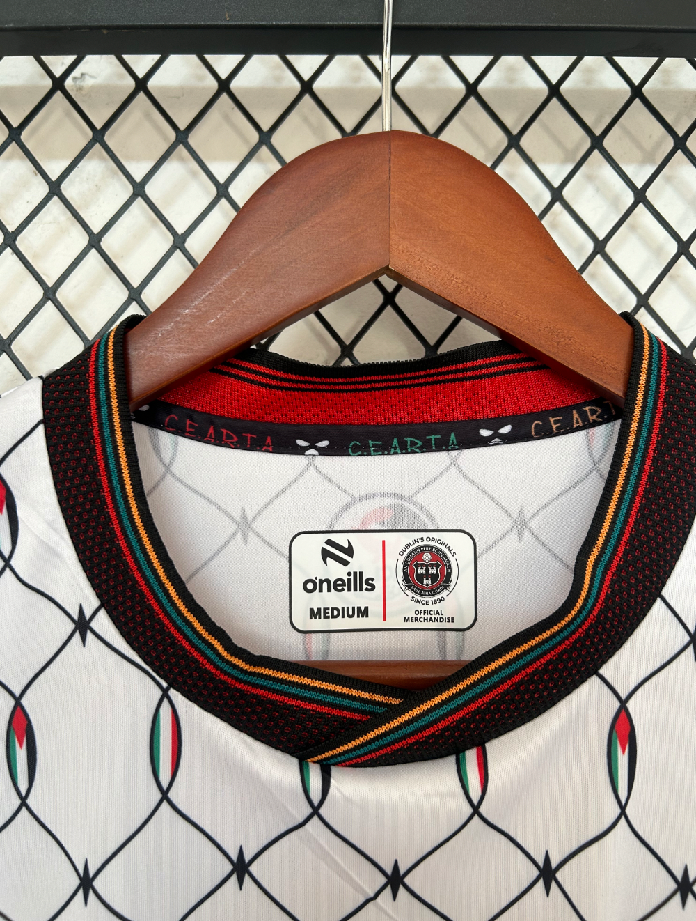 Maillot extérieur Bohemian FC x Kneecap 2026 – Édition Soutien Palestine