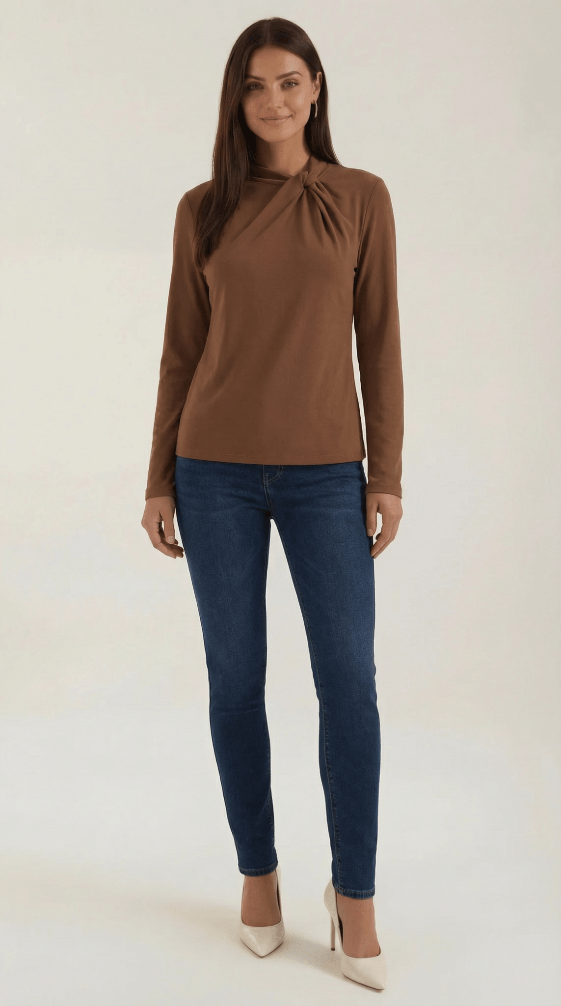 Blusa para mujer — Manga larga, cuello alto y corte regular