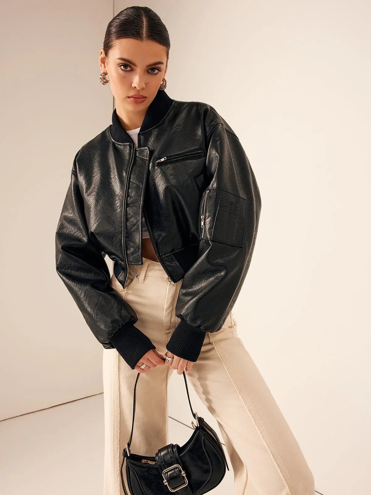 Giacca donna — Lunghezza corta, chiusura con zip, tasche con zip