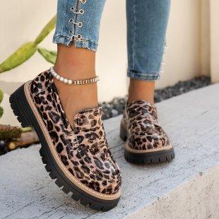 Mocassini da donna — Slip-on con suola spessa e battistrada