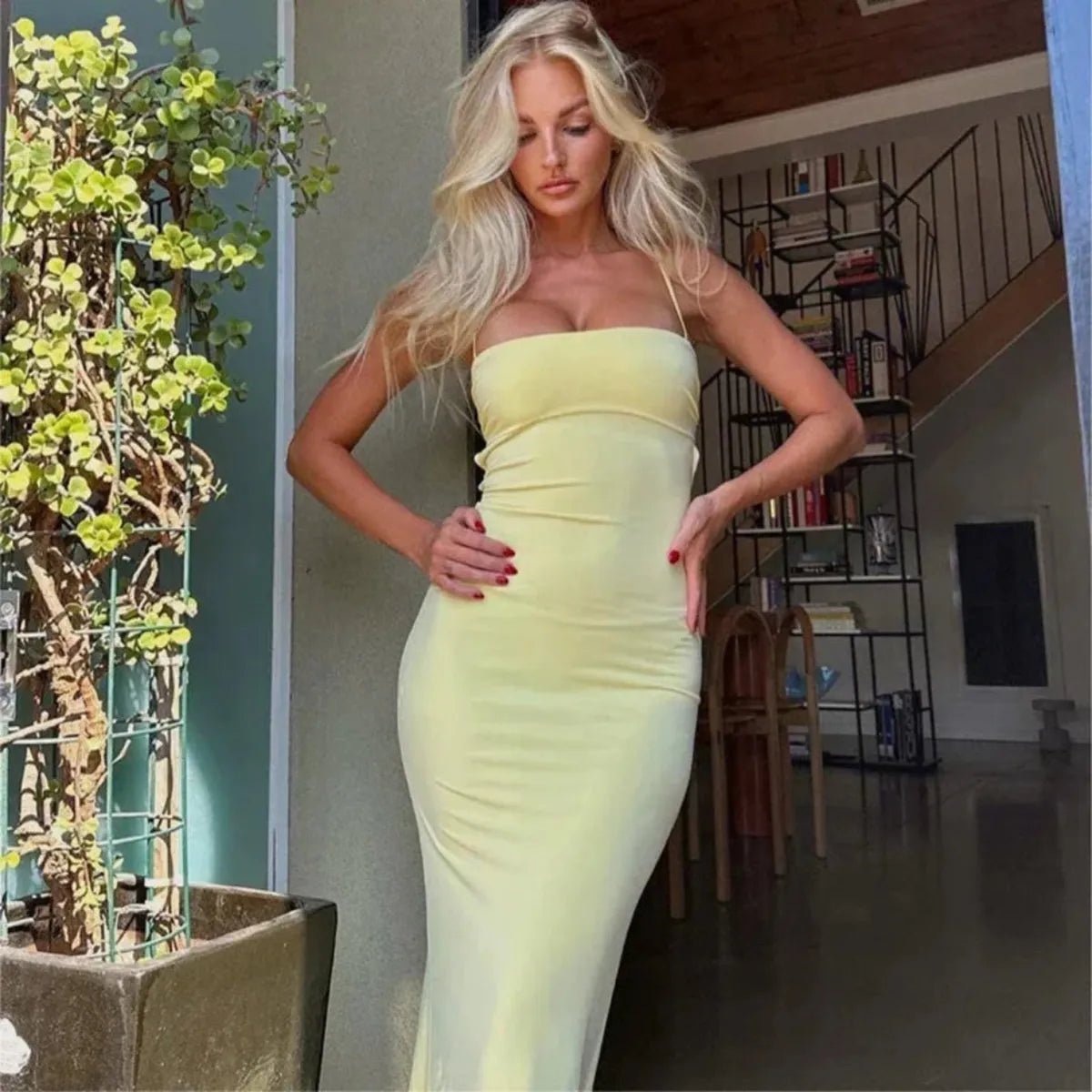 Maxikleid für Damen — Eng anliegender Schnitt, rückenfrei, ärmellos