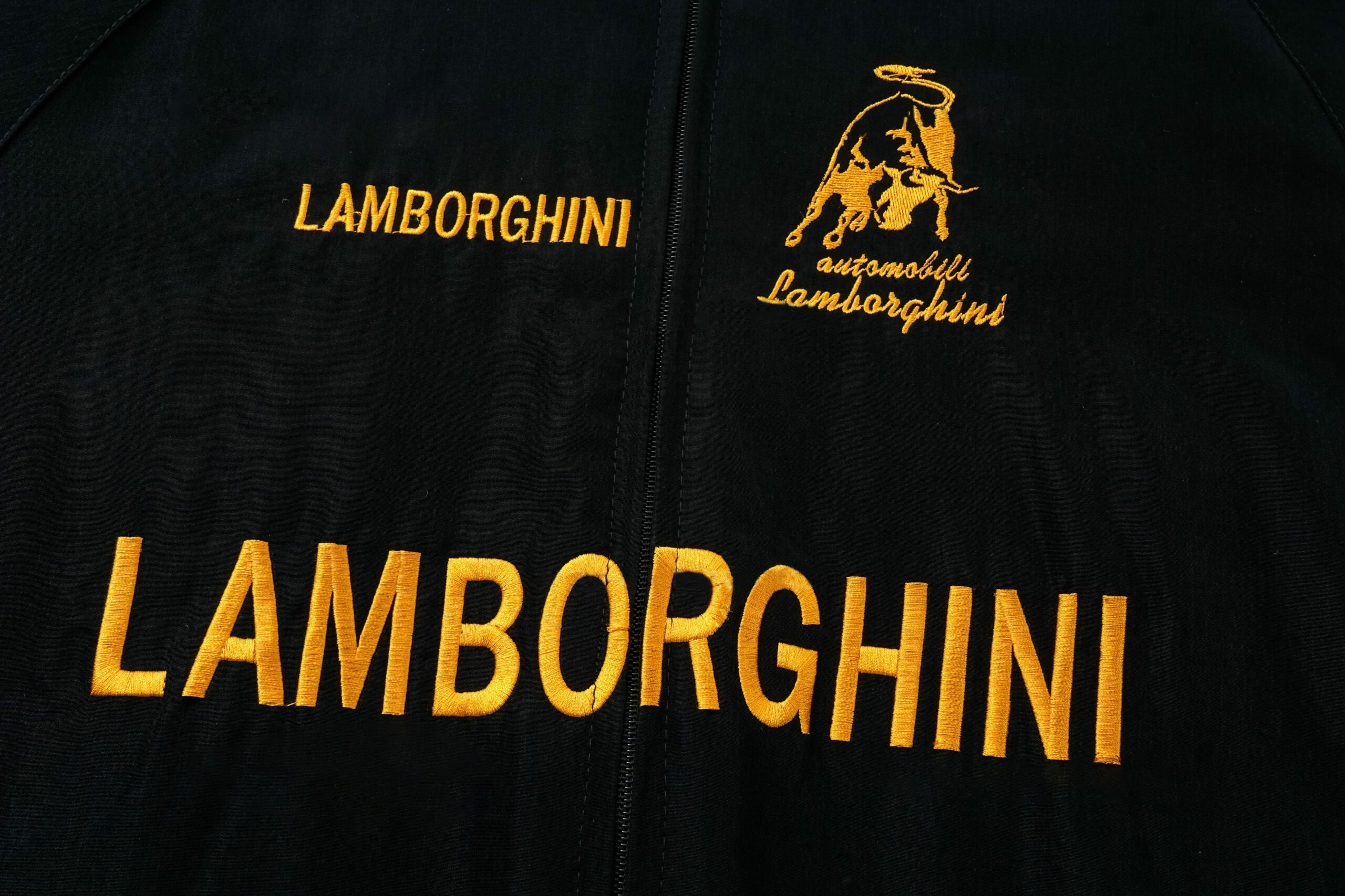 Casaco Equipa de Corrida Lamborghini – Casaco com fecho preto Motorsport com logótipos bordados a dourado