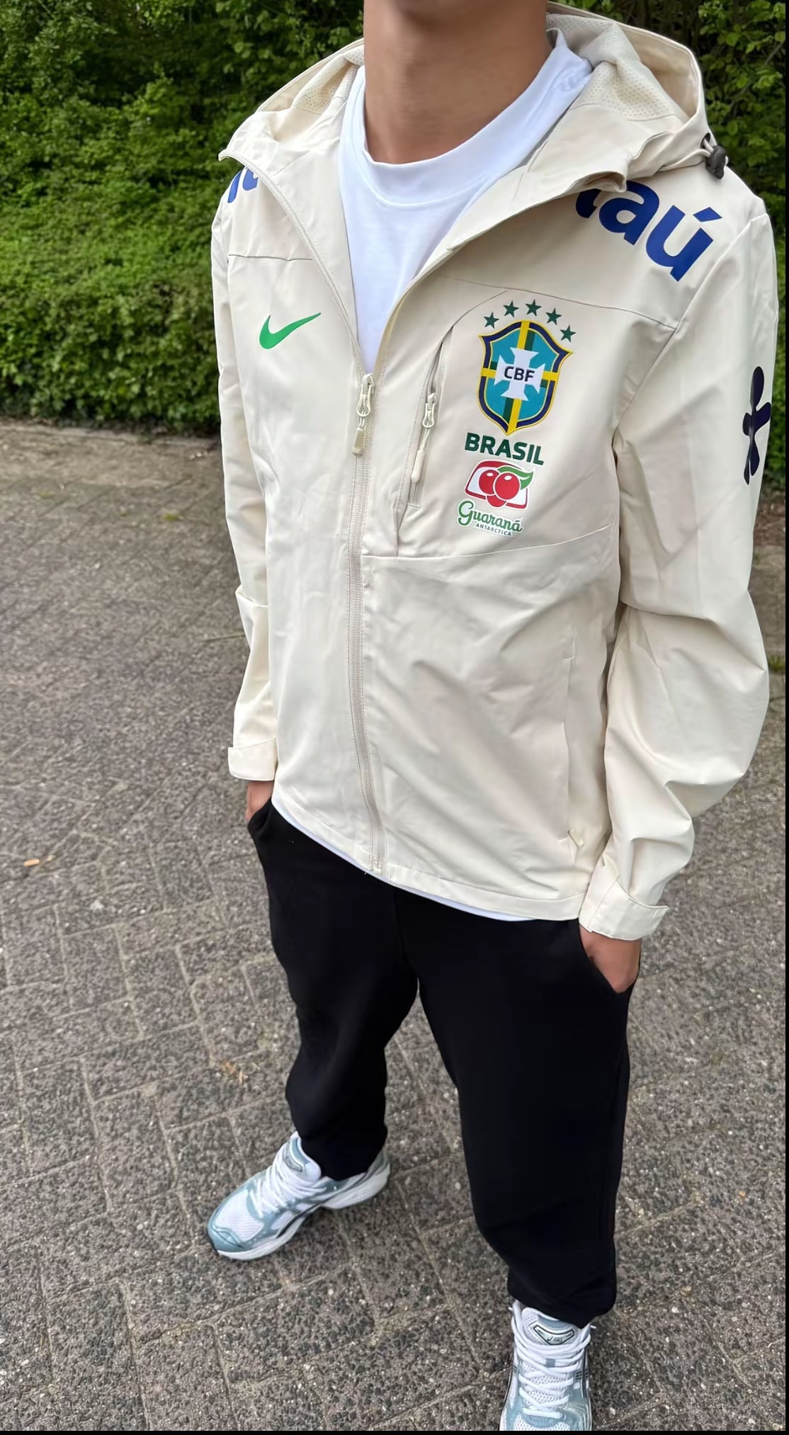Brasilien weiße Windjacke