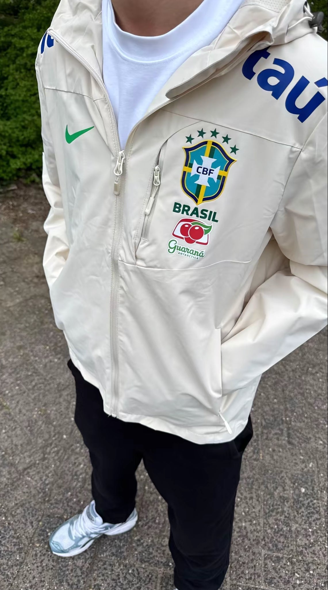 Brasilien weiße Windjacke