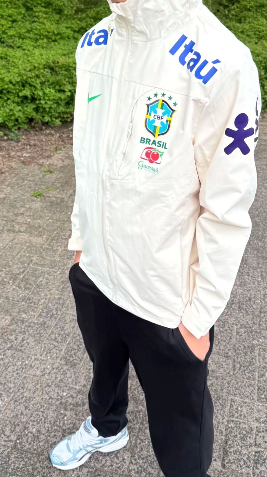 Brasilien weiße Windjacke