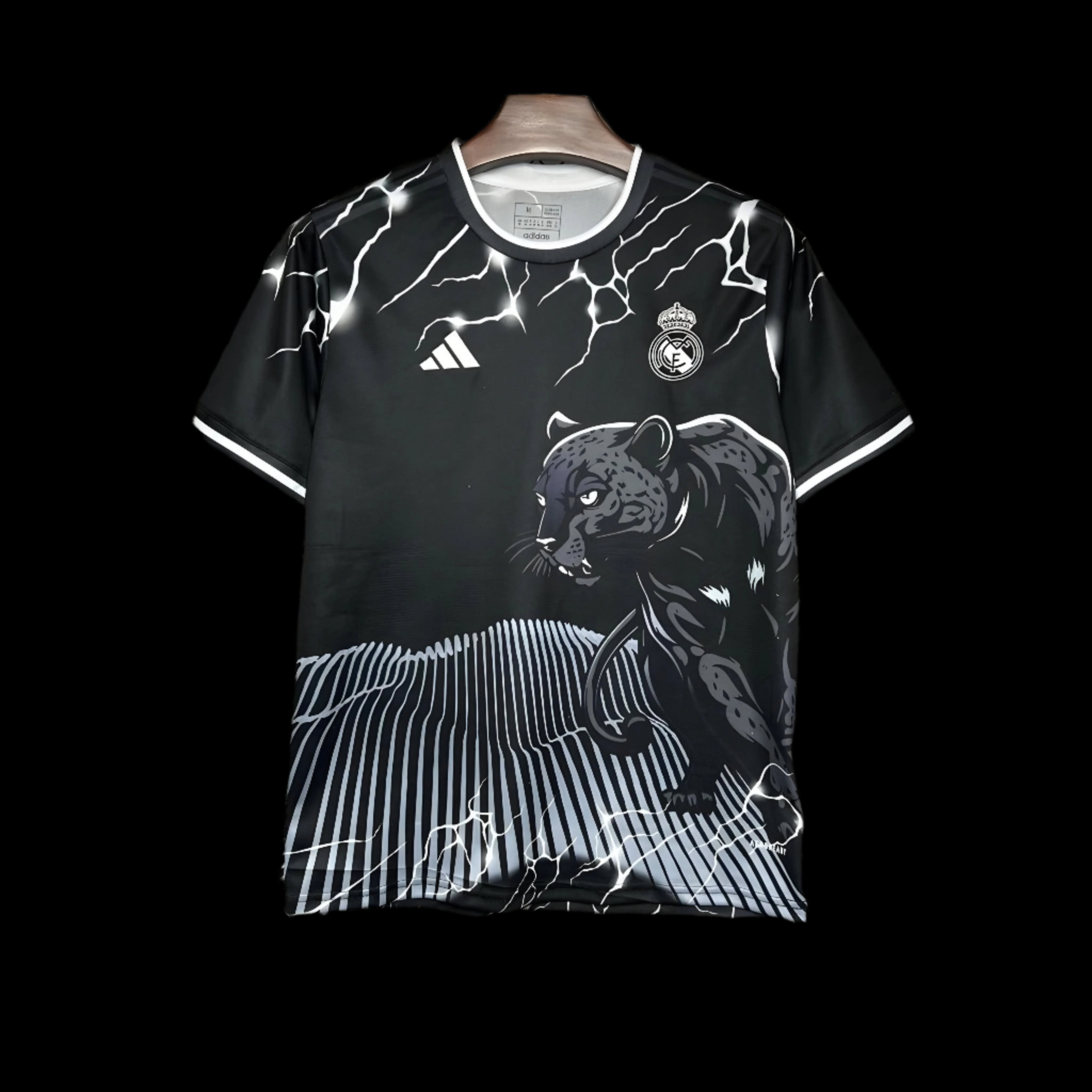Camiseta edición especial Pantera negra Real Madrid 24/25