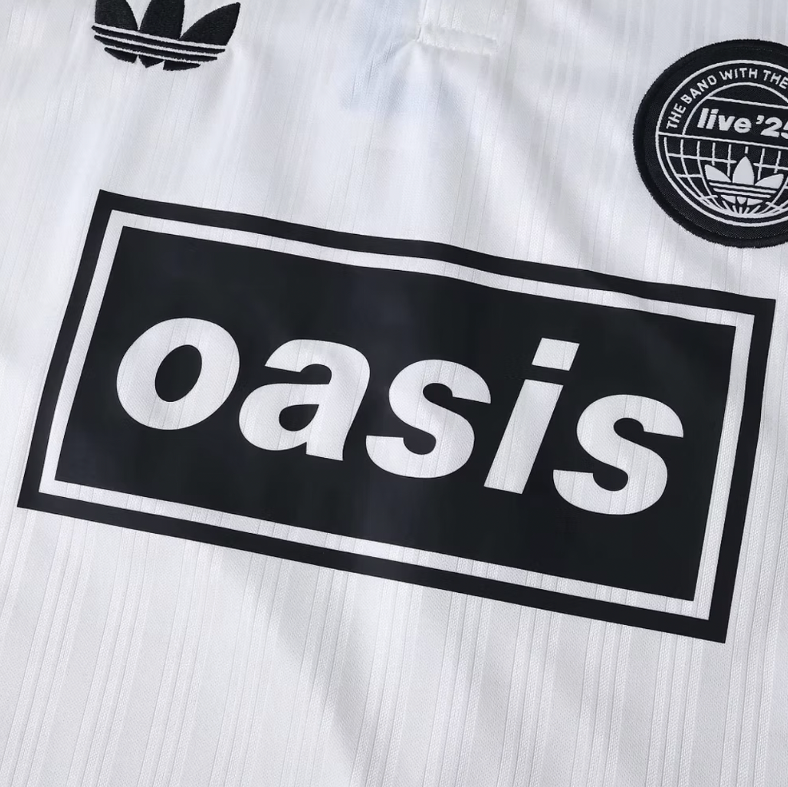 Maglia Oasis x Adidas bianca e nera