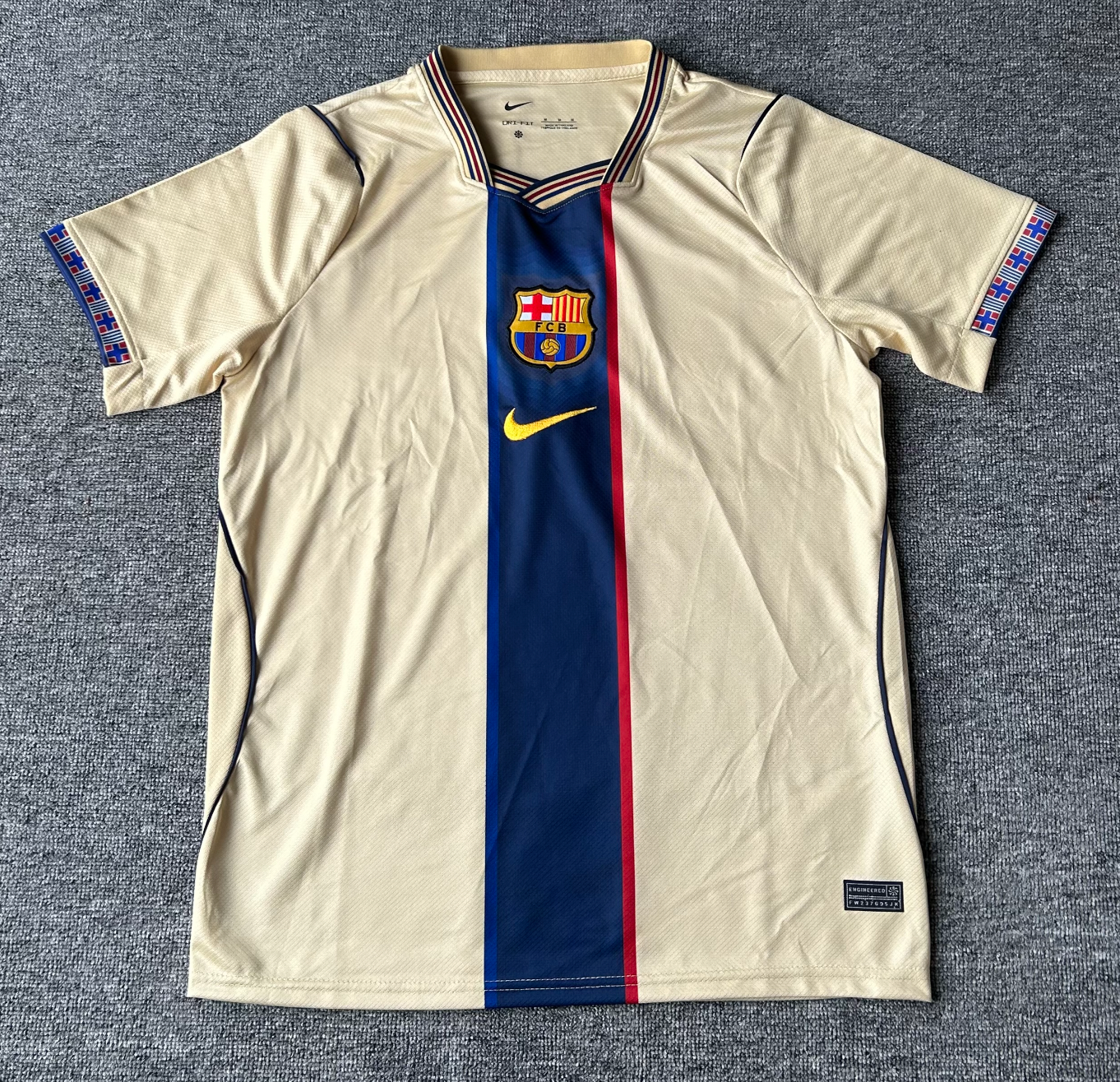 Maglia ispirata al retro FC BARCELONA 2026/2027 (beige)