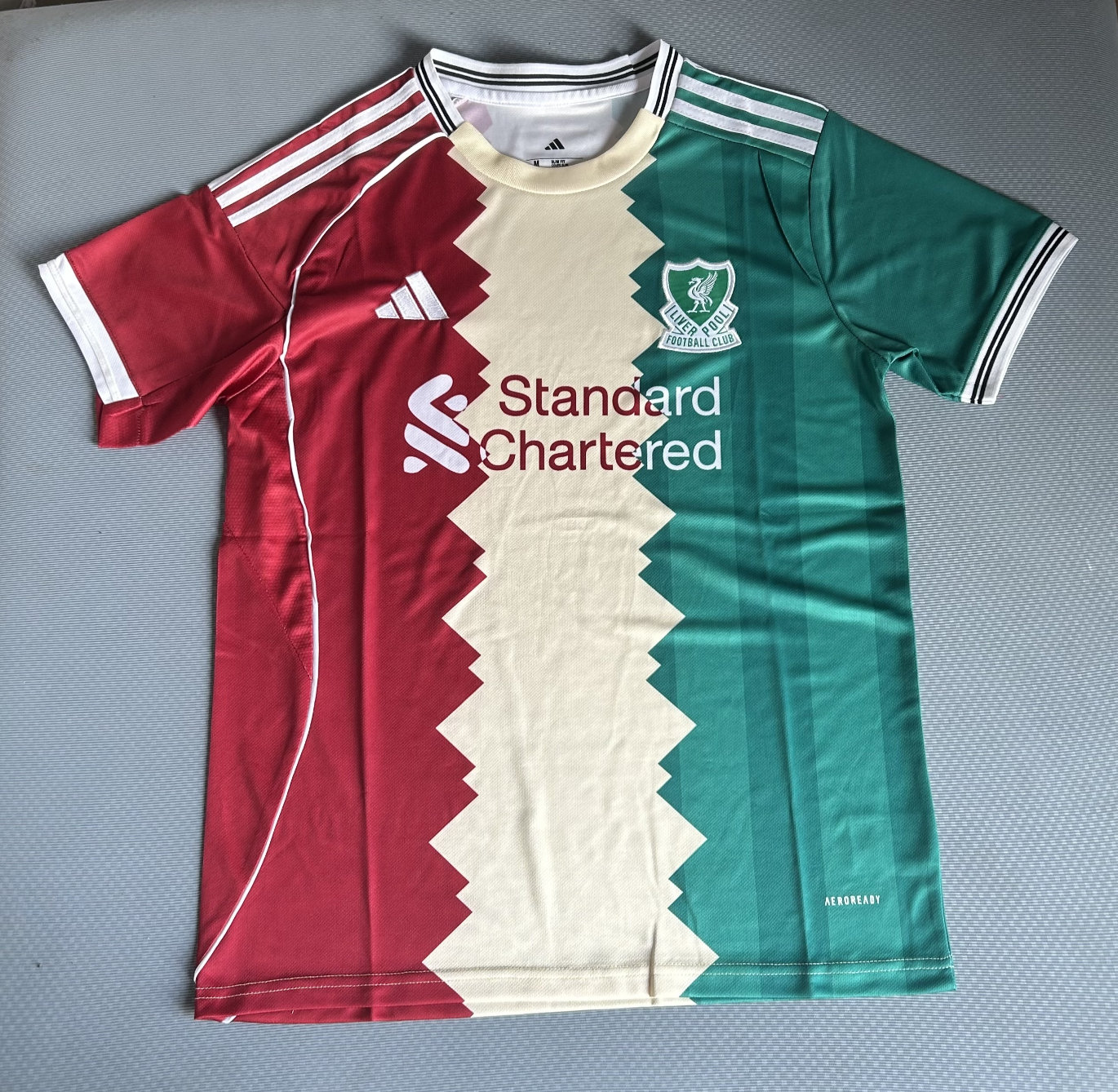 Maglia Edizione Speciale Tre-in-Uno Liverpool 2025/2026