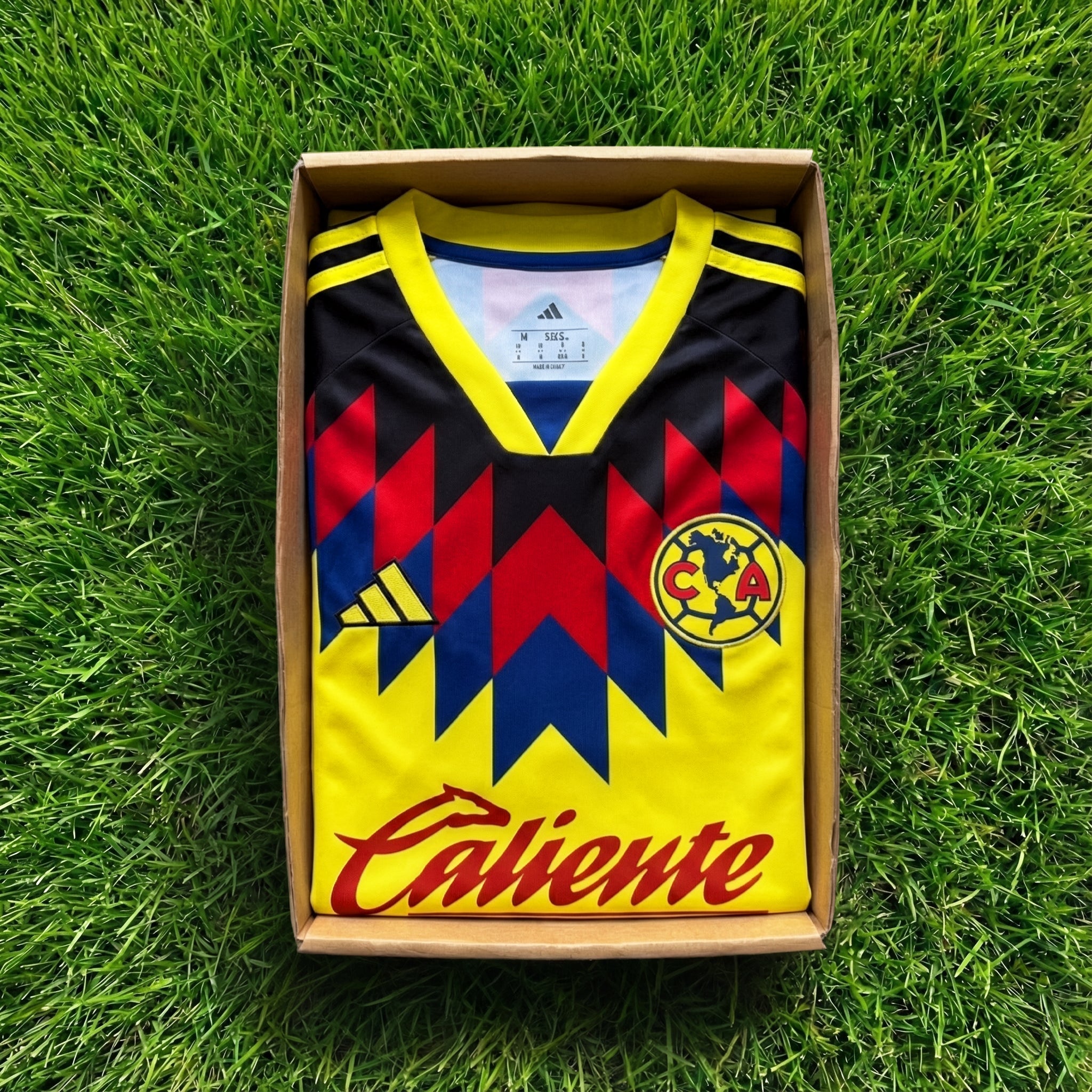 Scatola Maglia da Calcio Retrò Misteriosa (1 articolo)