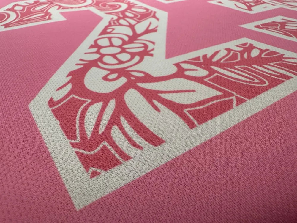Maglia FC Palestina X Farrah Azam Collaborazione kit rosa Palestina