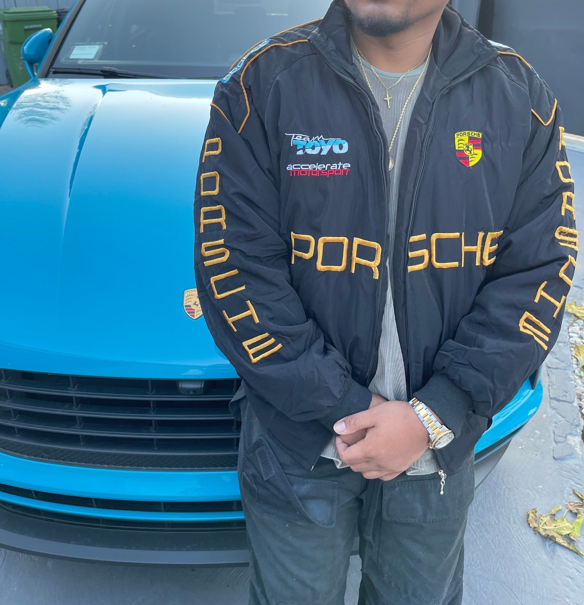 Casaco Equipa de Corrida Porsche – Casaco com fecho preto Motorsport com logótipos bordados a amarelo