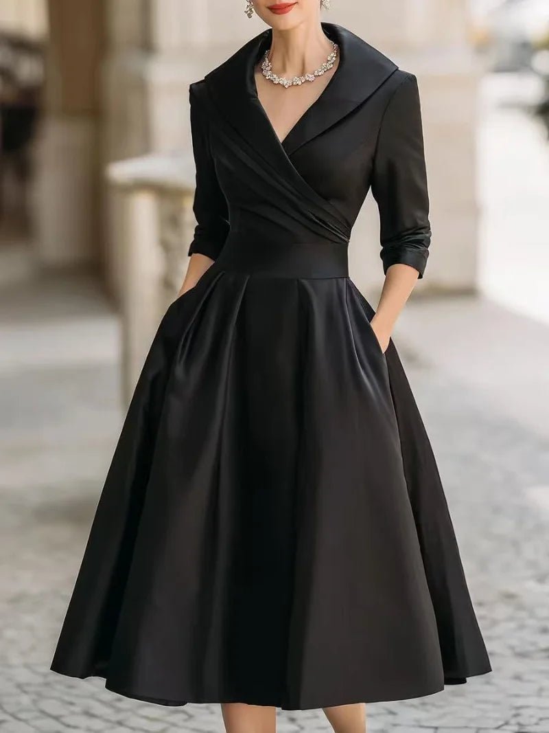 Robe femme en A — Encolure à revers, taille plissée croisée