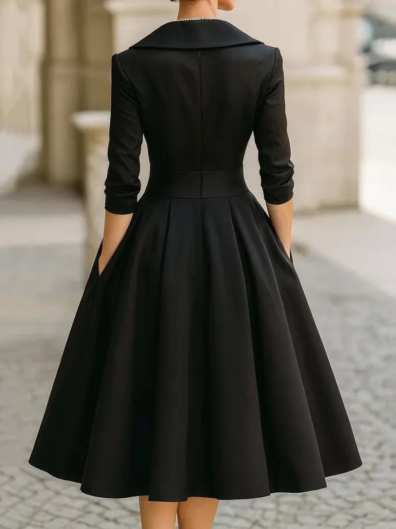 Robe femme en A — Encolure à revers, taille plissée croisée