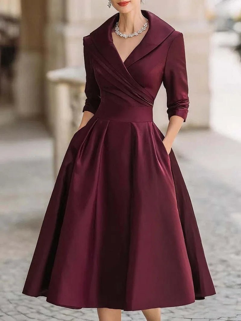 Robe femme en A — Encolure à revers, taille plissée croisée