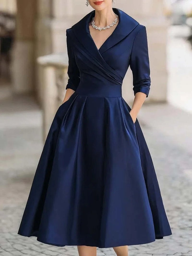 Robe femme en A — Encolure à revers, taille plissée croisée