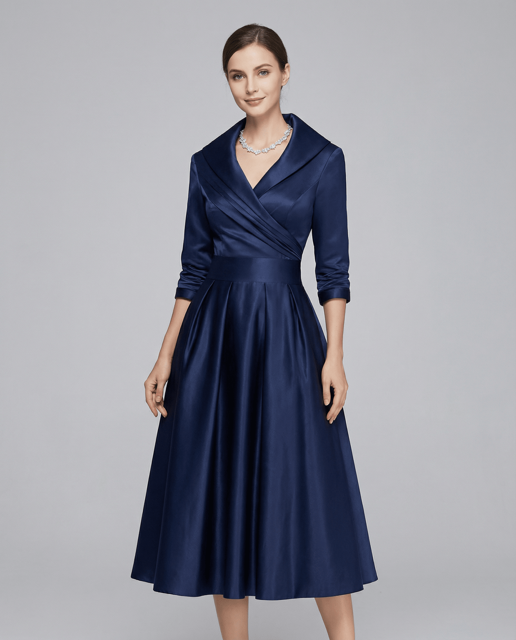Robe femme en A — Encolure à revers, taille plissée croisée