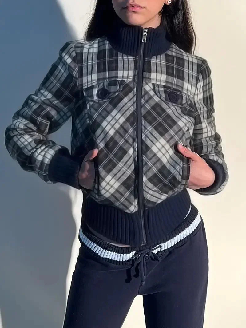 Damen-Kurzjacke — Kariertes Muster, hoher Kragen, elastische Bündchen  