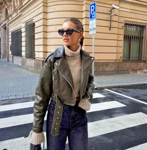 Casaco Feminino — Ajuste Oversized Comprimento Curto Fecho com Cinto