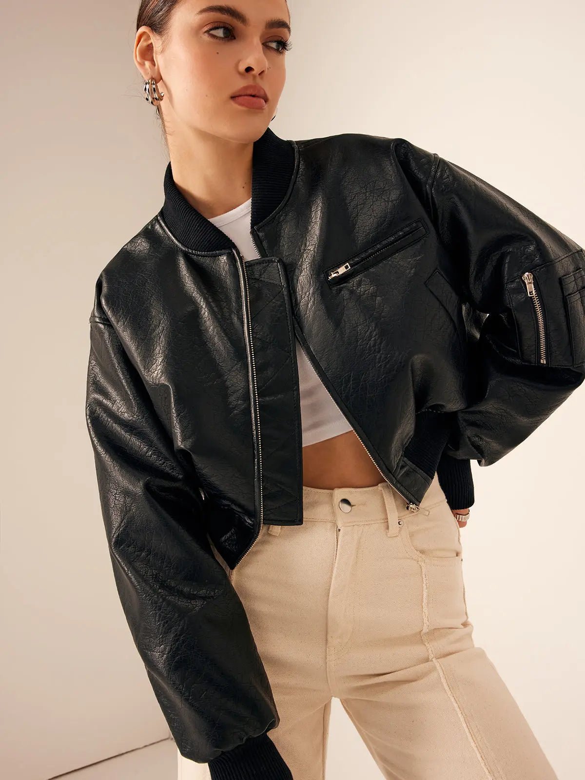Chaqueta de mujer — Largo corto, cierre de cremallera, bolsillos con cremallera