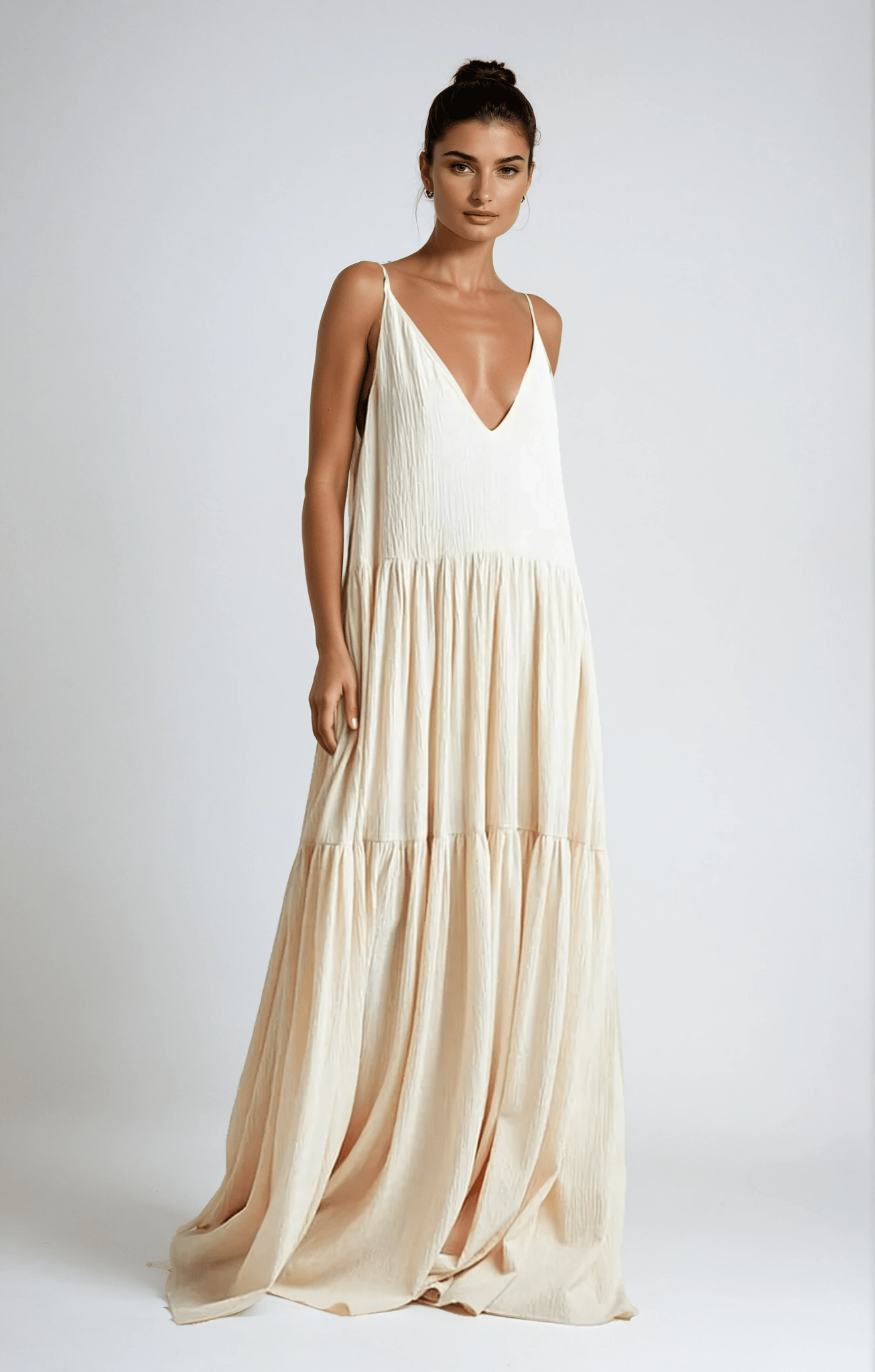 Vestido Maxi Feminino — Design com Alças Ajustáveis Plissadas em Camadas