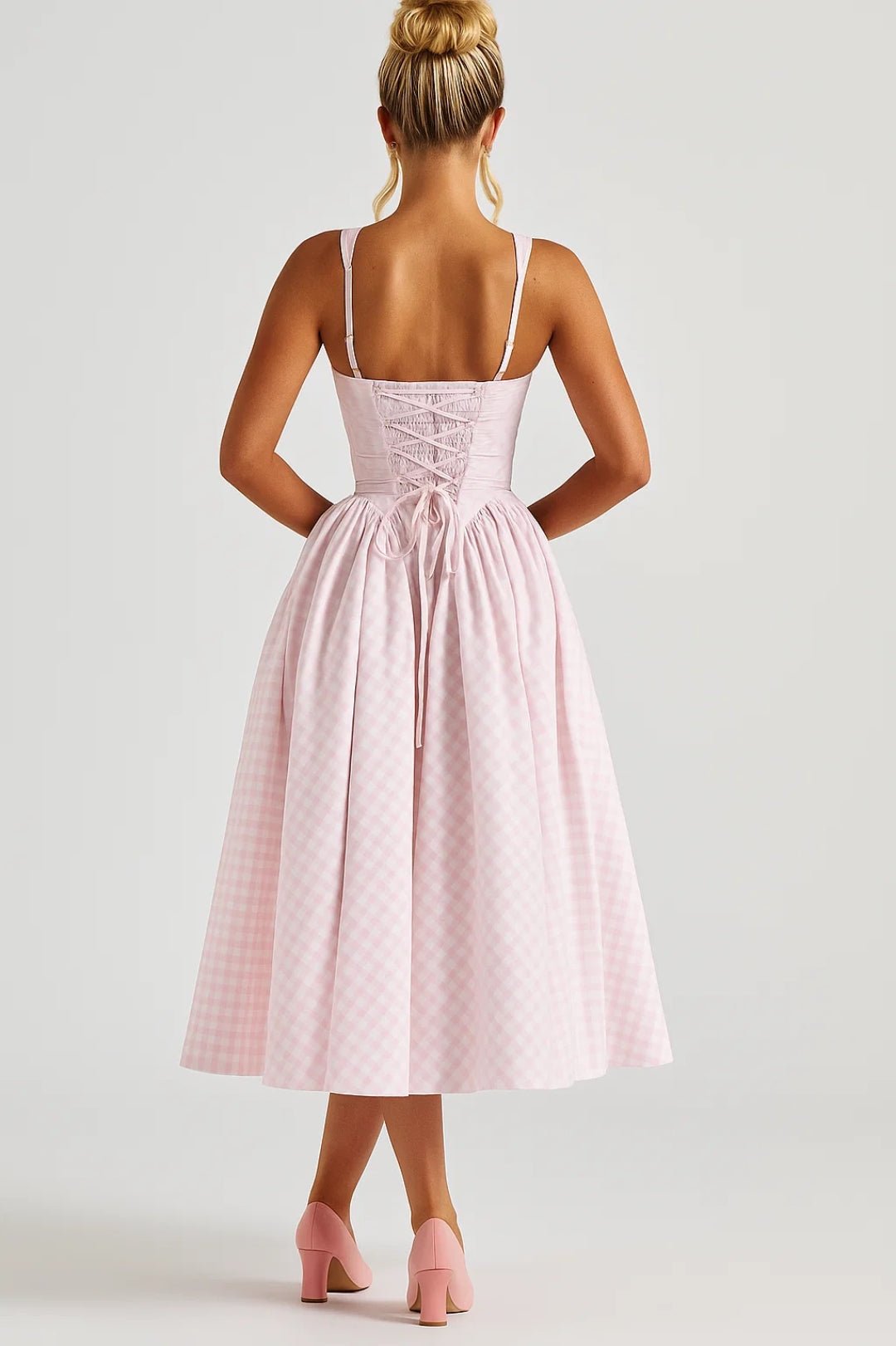 Robe midi pour femme — Imprimé à carreaux, bretelles spaghetti, jupe évasée